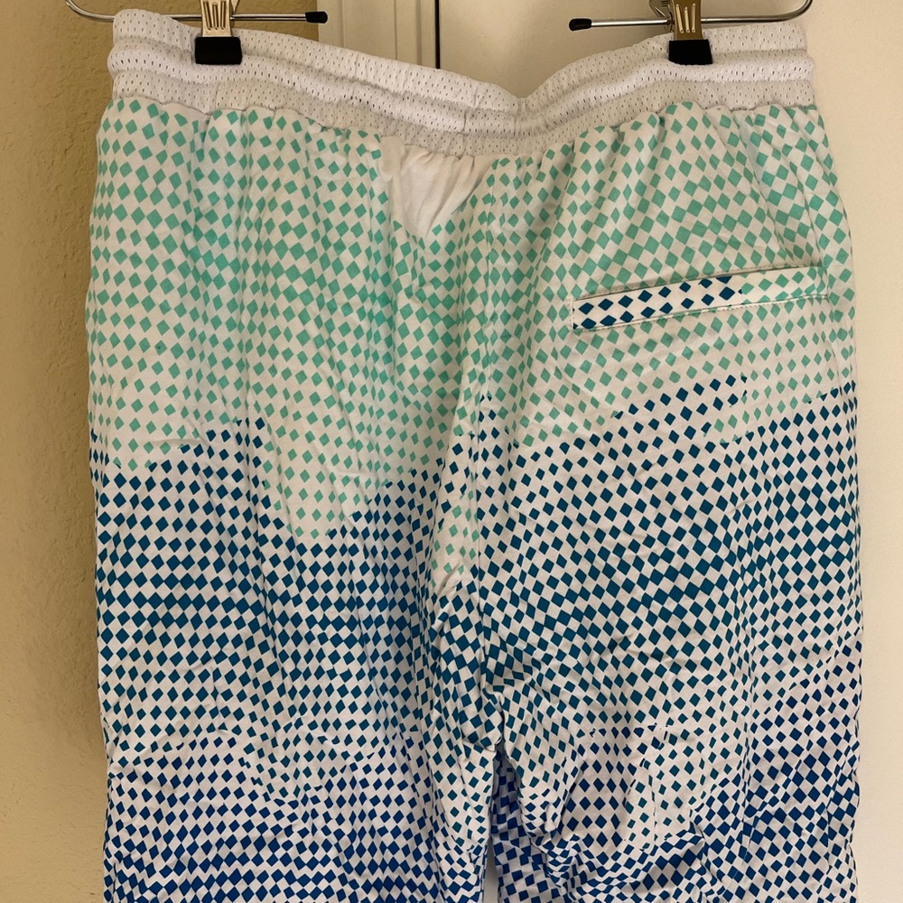 Nbw pink dolphin men’s shorts large